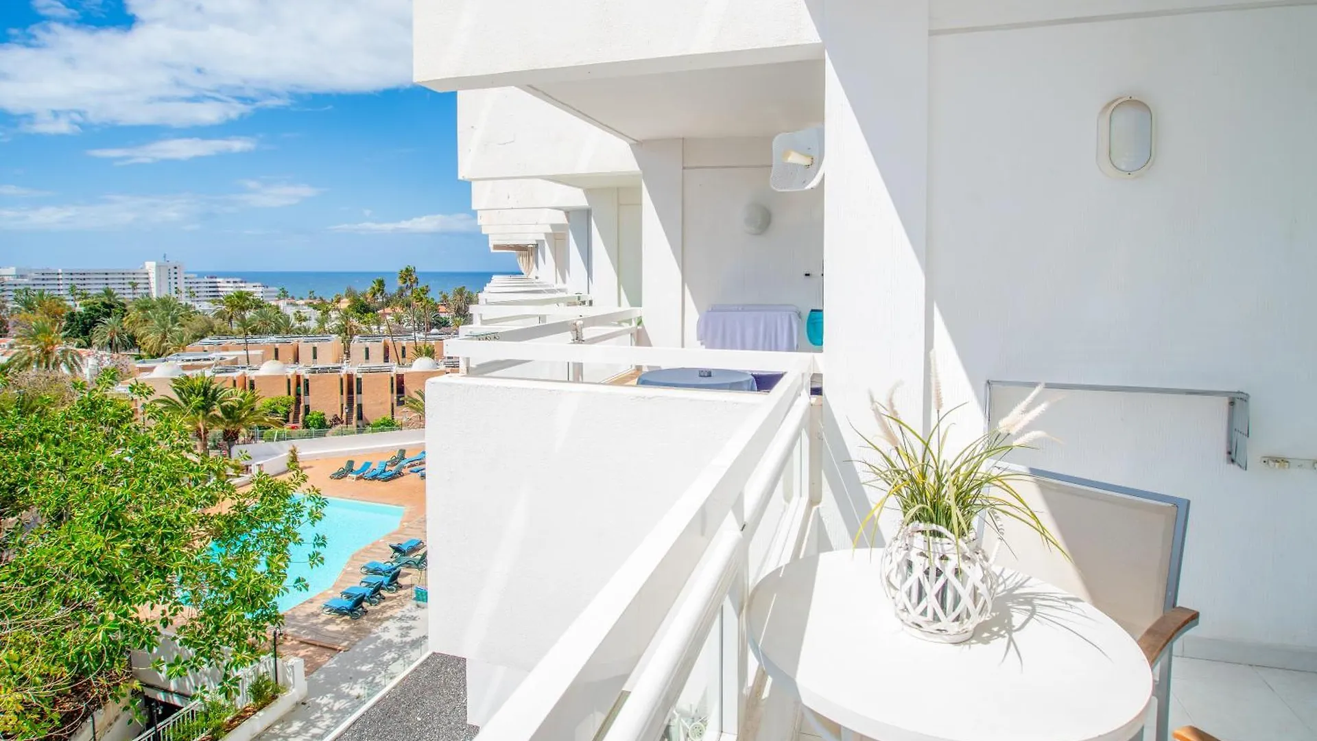 Modern Ponderosa, Las Americas Costa Adeje